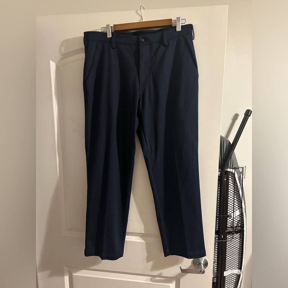 Men’s Van Heusen navy straight size 34x30 dress pants - Picture 1 of 7